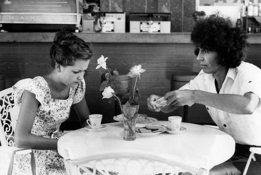 <p>Кадр из фильма «На чужом празднике»</p>